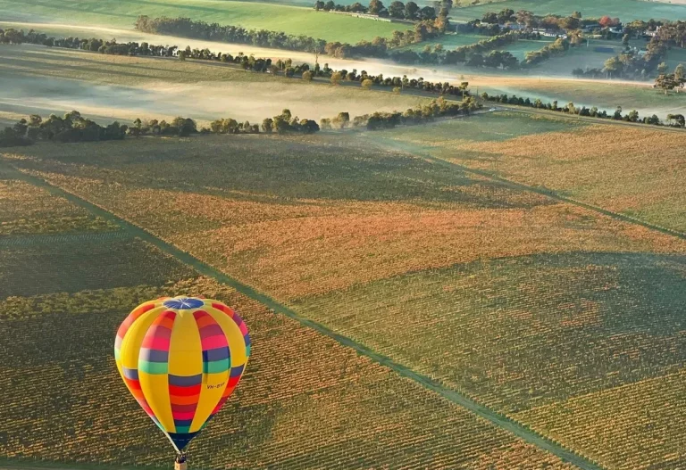 experiences in australia - yarra valley hot air balloon
